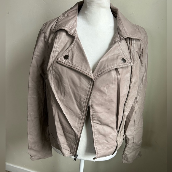 Kut from the Kloth Jackets & Blazers - ▶️ KUT KLOTH Women’s Tan Taupe Faux Leather Full Zip Jacket S Moto Classic NWT